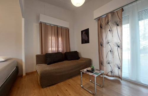 Saint-Maurice House | 1-bedroom bungalow in adorable St. Maurice attached parking and private terrace