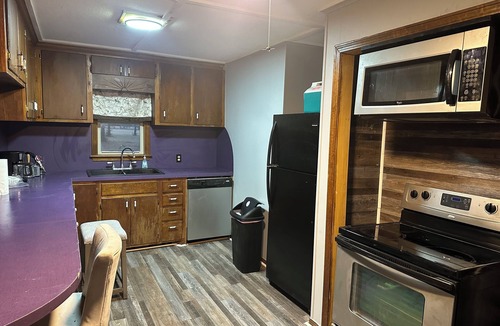 Ardmore Cabin | 1-bedroom cabin on wooded acreage 30 min from winstar