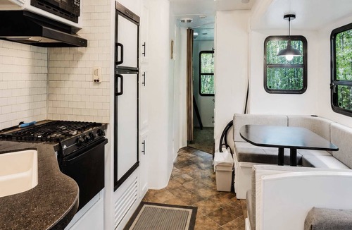 Carling House | 1-bedroom Camper Trailer Cottage #3