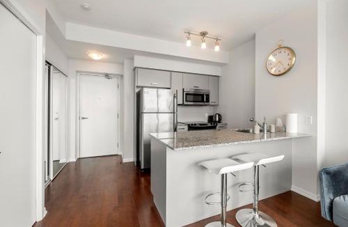 Bay Cloverhill Apartment | 1 Bedroom Condo Burano Downtown Toronto