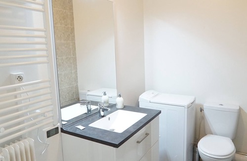 Aubervilliers Condo | 1 Bedroom Condo in Aubervilliers