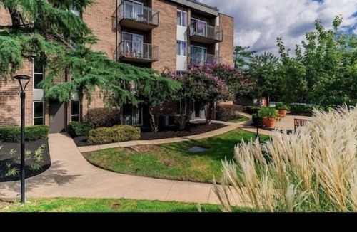 Landmark Apartment | 1 Bedroom Condo Near the heart of Alexandria