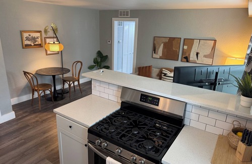Country Club Plaza Area Apartment | 1 Bedroom Condo on the Plaza 41