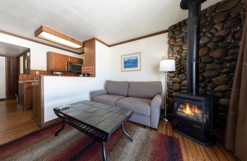 Tahoe Vista Hotel | 1 Bedroom Condo! Private Beach, Kitchenette, Free Parking, Outdoor Pool!