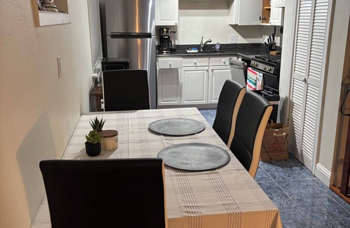 Algiers Point Condo | 1-bedroom condo, small 8-unit building. On-site gated parking free washer/dryer