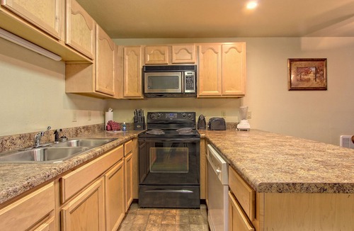 Sugar Mountain Apartment | 1-Bedroom Condo w/Fireplace in Sugar Mountain