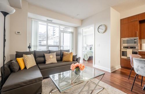 Willowdale Apartment | 1 Bedroom Condo with Balcony & Skyline View Downtown Toronto