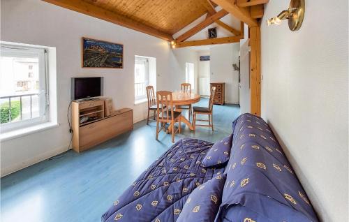 Usson-en-Forez Apartment | 1 Bedroom Cozy Apartment In Usson-En-Forez