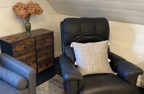 Jefferson City Cottage | 1 bedroom cozy cottage loft with free parking on premises