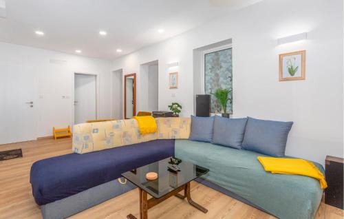 Sarsoni House | 1 Bedroom Cozy Home In Lukezi
