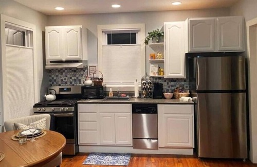 Catskill House | 1 Bedroom | Cozy Lounge | Spacious