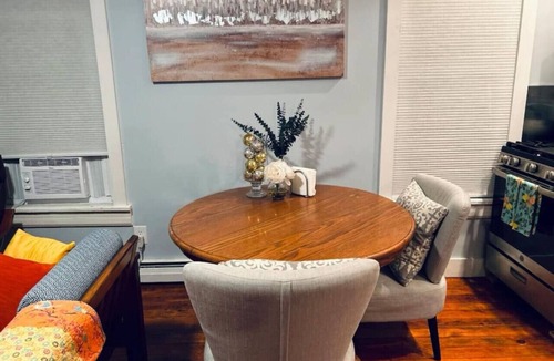 Catskill House | 1 Bedroom | Cozy Lounge | Spacious