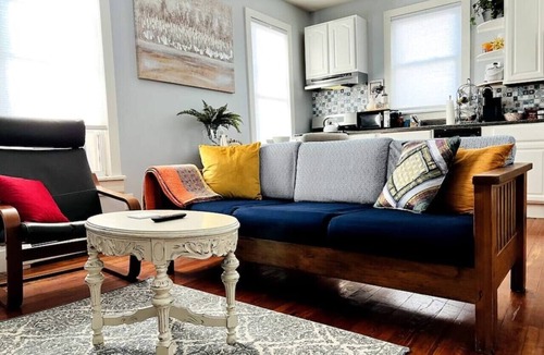 Catskill House | 1 Bedroom | Cozy Lounge | Spacious