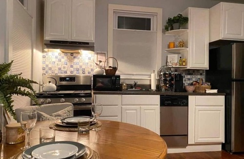 Catskill House | 1 Bedroom | Cozy Lounge | Spacious