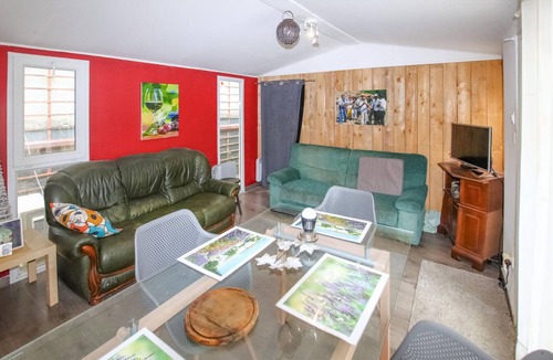 Beauchastel House | 1 bedroom cozy (sta)caravan in Beauchastel
