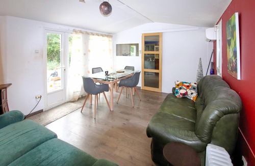 Beauchastel House | 1 bedroom cozy (sta)caravan in Beauchastel
