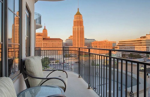Arsenal Condo | 1 Bedroom Deluxe Condo w/Full Kitchen in San Antonio, Las Cascada Resort!