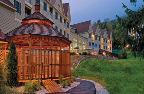 Hancock Condo | 1 Bedroom Deluxe Condo, Sleeps 8, at Bentley Brook, Jiminy Peak Ski Mountain!