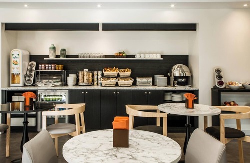 Gambetta Apartment | 1 Bedroom Deluxe with Balcony In La Défense Paris