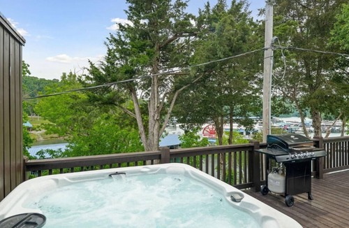 Allons Cottage | 1 Bedroom Driftwood Cottage 1 - One bedroom, one murphy bed, one sleeper sofa, with kitchenette