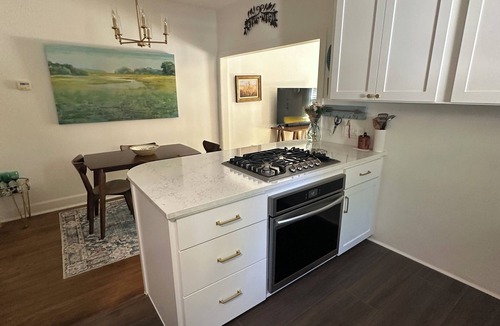 South River City House | 1-bedroom Duplex in Quiet Austin Neighborhood near Town Lake and South Congress.