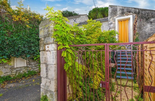 Saint-Paulet-de-Caisson Apartment | 1 bedroom accommodation in St Paulet De Caisson