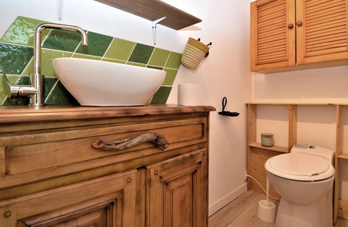 Saint-Paulet-de-Caisson Apartment | 1 bedroom accommodation in St Paulet De Caisson