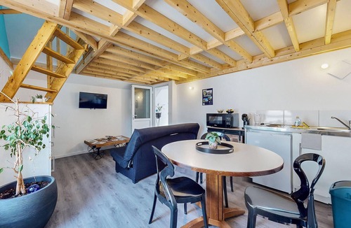 Neuilly-le-Vendin Apartment | 1 bedroom gorgeous apartment in Neuilly le Vendin