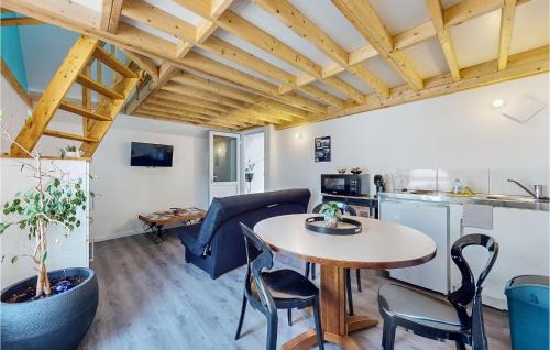Neuilly-le-Vendin Apartment | 1 Bedroom Gorgeous Apartment In Neuilly Le Vendin