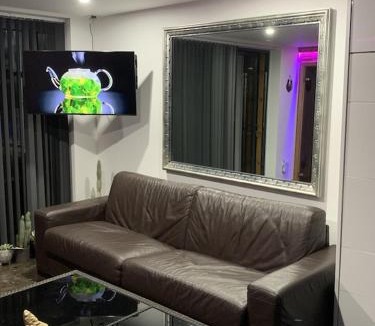 Swanley House | 1 Bedroom Guest House with Sauna and Steam Room