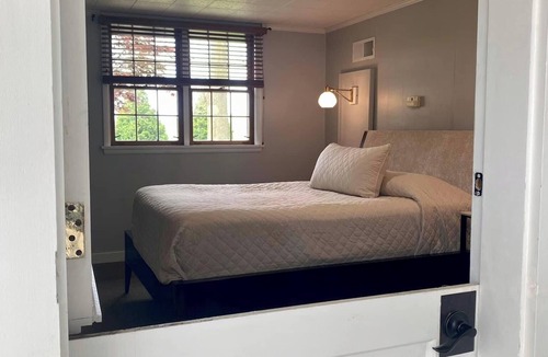 Sandusky Cabin | 1-bedroom guestroom, 14 minutes to Kalahari Waterpark Resort