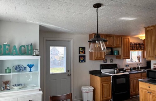 Kent Cottage | 1 Bedroom house and yard w/partial lakeview between Niagara Falls and Rochester