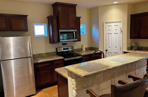 College Station House | 1-bedroom house with WiFi, AC close to campus and North Gate.