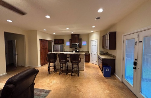 College Station House | 1-bedroom house with WiFi, AC close to campus and North Gate.