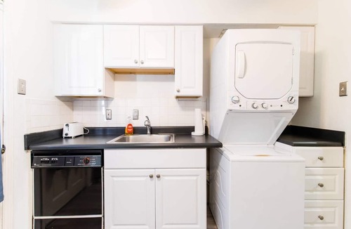 North Dallas Apartment | 1 Bedroom in Best area gated community swimming pool and shopping