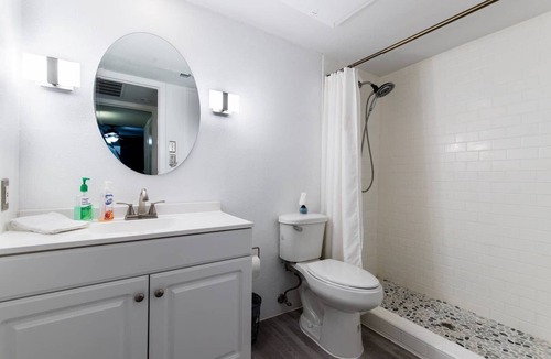 North Dallas Apartment | 1 Bedroom in Best area gated community swimming pool and shopping