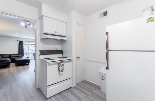 North Dallas Apartment | 1 Bedroom in Best area gated community swimming pool and shopping