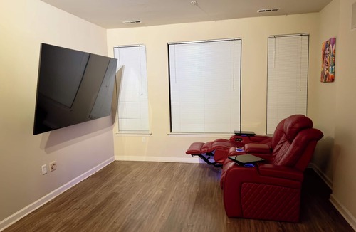 Revere Bed & Breakfast | 1 Bedroom in Revere with central AC and 24hr gym access