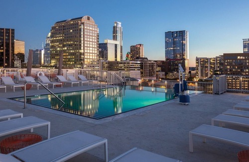 West End Condo | 1 Bedroom in the heart of Austin Amazing Rooftop Pool!