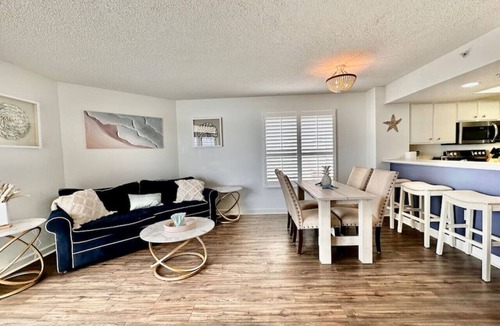 Crescent Beach Condo | 1 bedroom King bed North MB 441