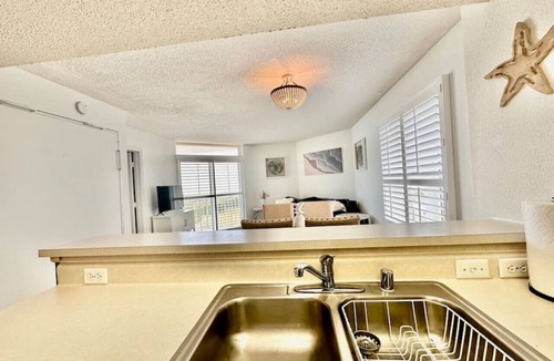 Crescent Beach Condo | 1 bedroom King bed North MB 441