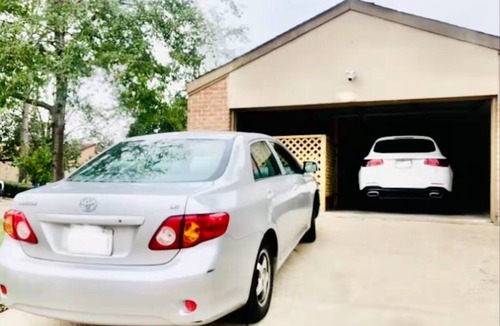 Addicks House | 1 Bedroom King Bed Bungalow-Kitchen-Living Rm-Patios-Garage-Park-Energy Corridor