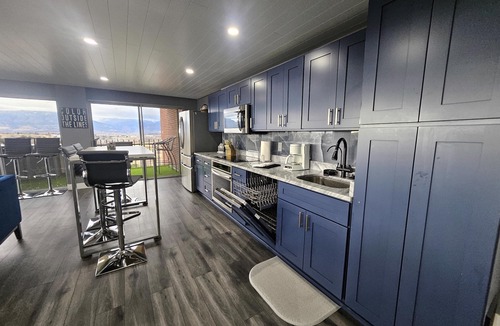 Southeast Colorado Springs Condo | 1 Bedroom Luxurious Loft perfect for Entertaining!