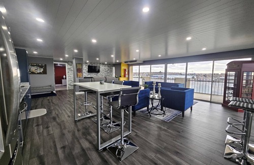 Southeast Colorado Springs Condo | 1 Bedroom Luxurious Loft perfect for Entertaining!