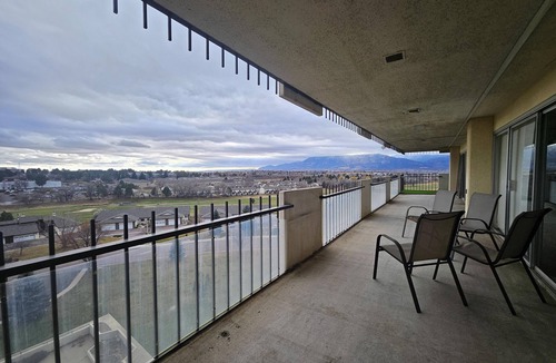 Southeast Colorado Springs Condo | 1 Bedroom Luxurious Loft perfect for Entertaining!