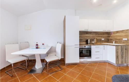 Pavicini Apartment | 1 Bedroom Nice Apartment In Pavicini
