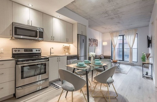 Cite Multimedia Apartment | 1 bedroom old port- F1 Weekend