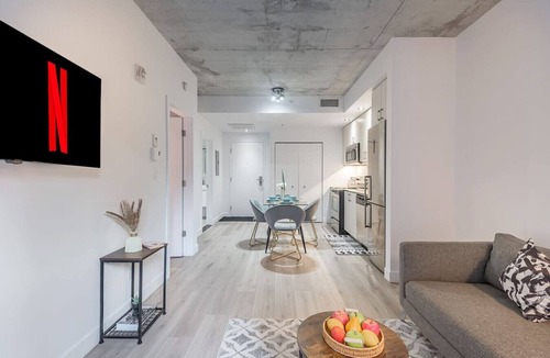 Cite Multimedia Apartment | 1 bedroom old port- F1 Weekend