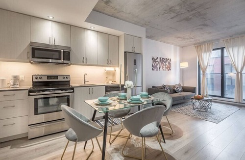 Cite Multimedia Apartment | 1 bedroom old port- F1 Weekend