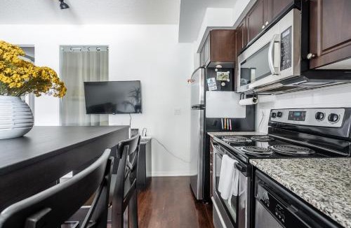 Fort York Apartment | 1 Bedroom plus Den Condo Garden View Fort York Downtown Toronto